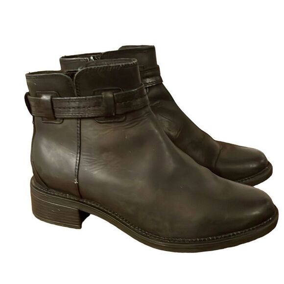 Clark’s Collection black leather strap detail boot size 8 - Picture 1 of 9